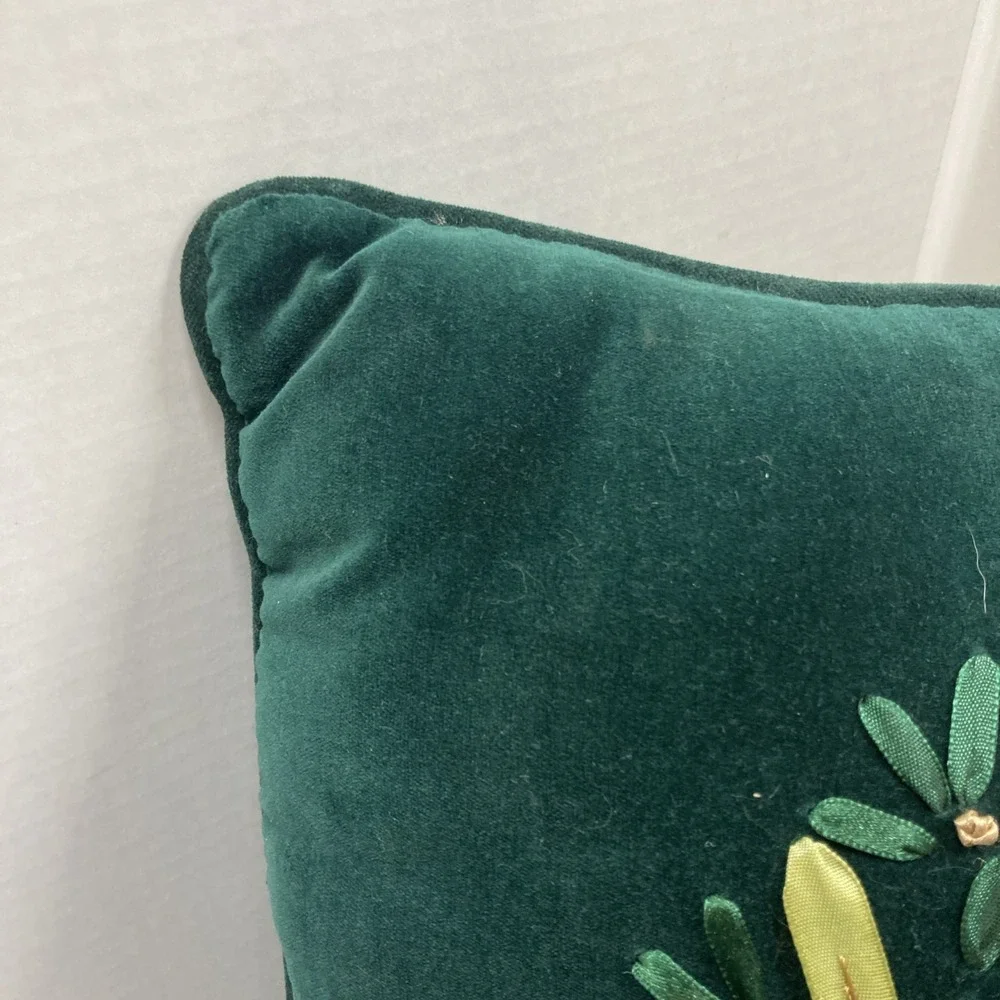 Vtg Velvet Green Embroidery & Ribbon Flowers‎ Christmas Wreath Pillow 15